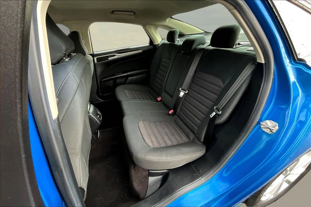 Used 2020 Ford Fusion SE image 24