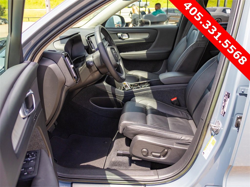Used 2023 Volvo XC40 B5 Plus image 28