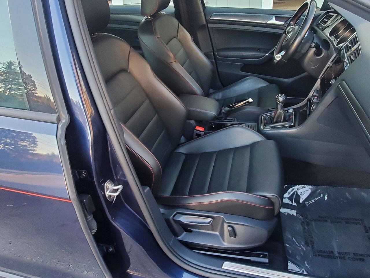 Used 2018 Volkswagen GTI SE FWD image 11