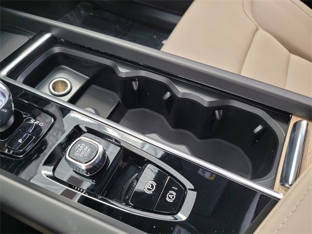 New 2026 Volvo XC60 B5 Plus w/ Protection Package Premier image 20
