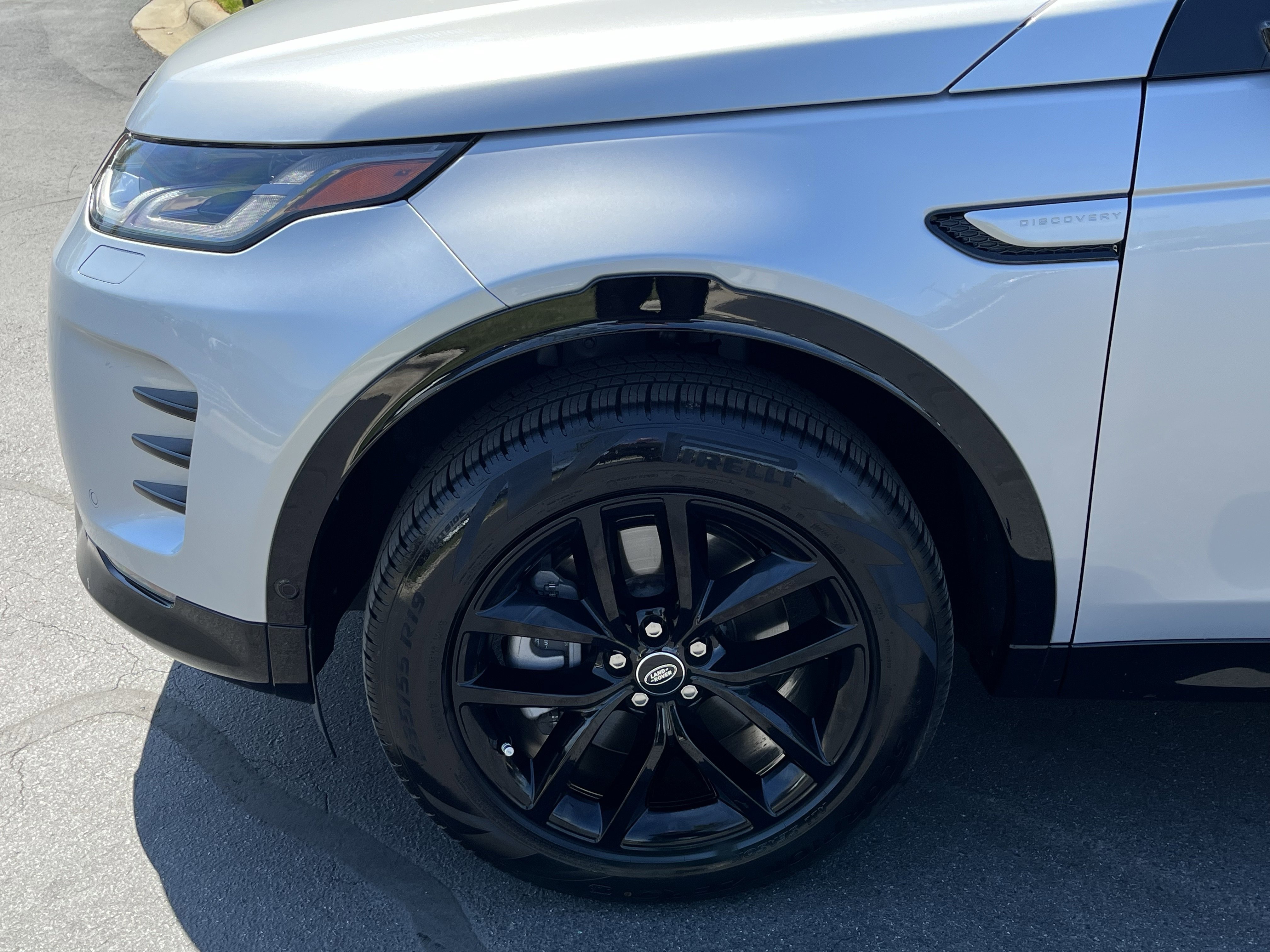 Certified 2025 Land Rover Discovery Sport Dynamic SE image 13