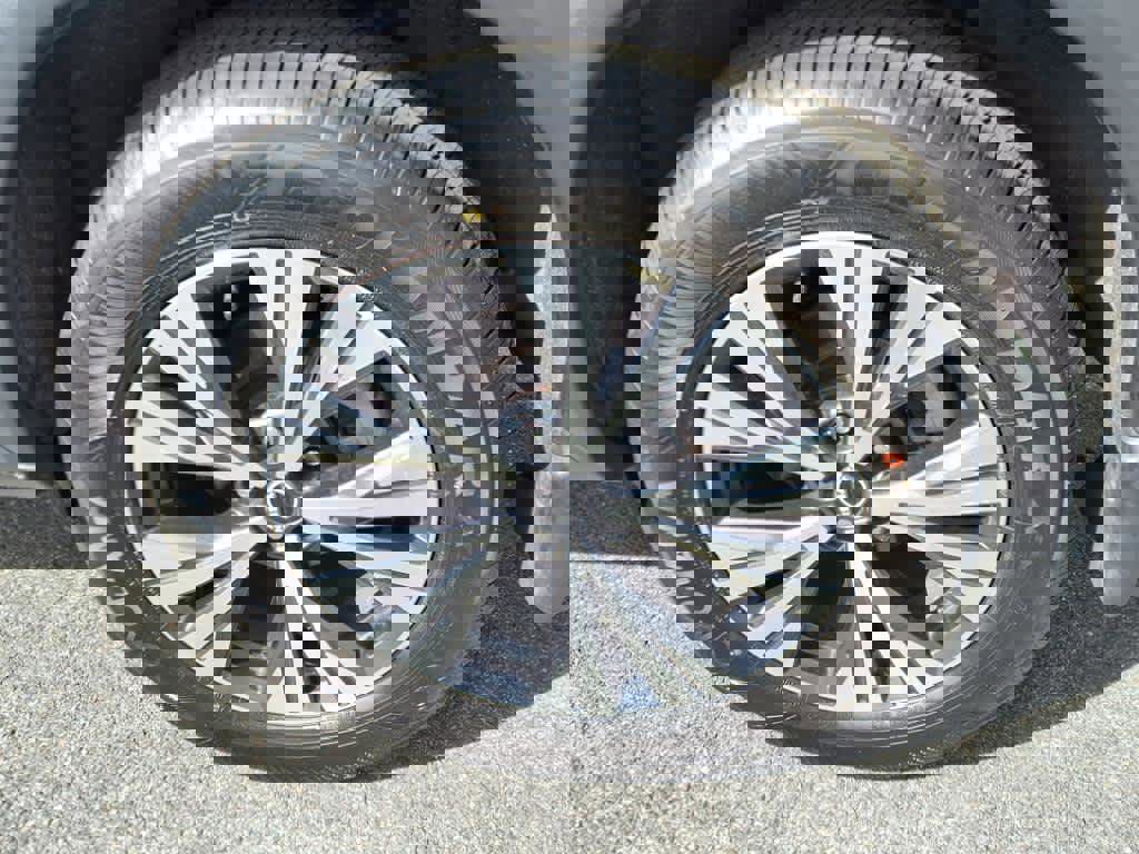 Used 2022 Nissan Rogue SV w/ SV Premium Package image 9