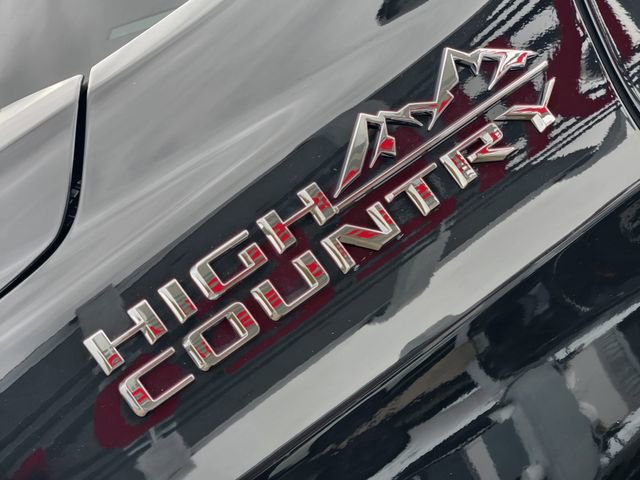 Used 2024 Chevrolet Suburban High Country AWD/4WD image 9