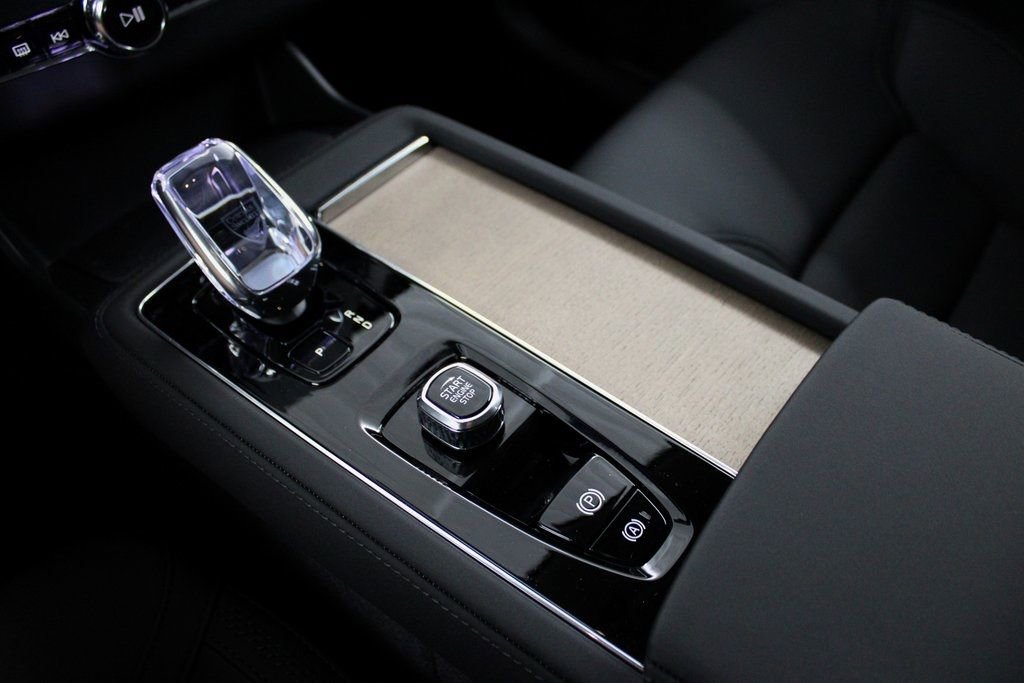 New 2025 Volvo XC90 T8 Plus w/ Protection Package Premier image 22