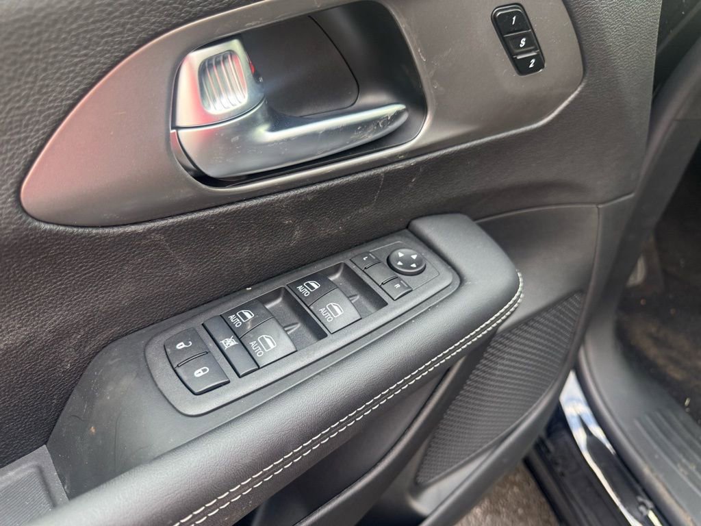 New 2025 Chrysler Pacifica Select FWD image 71