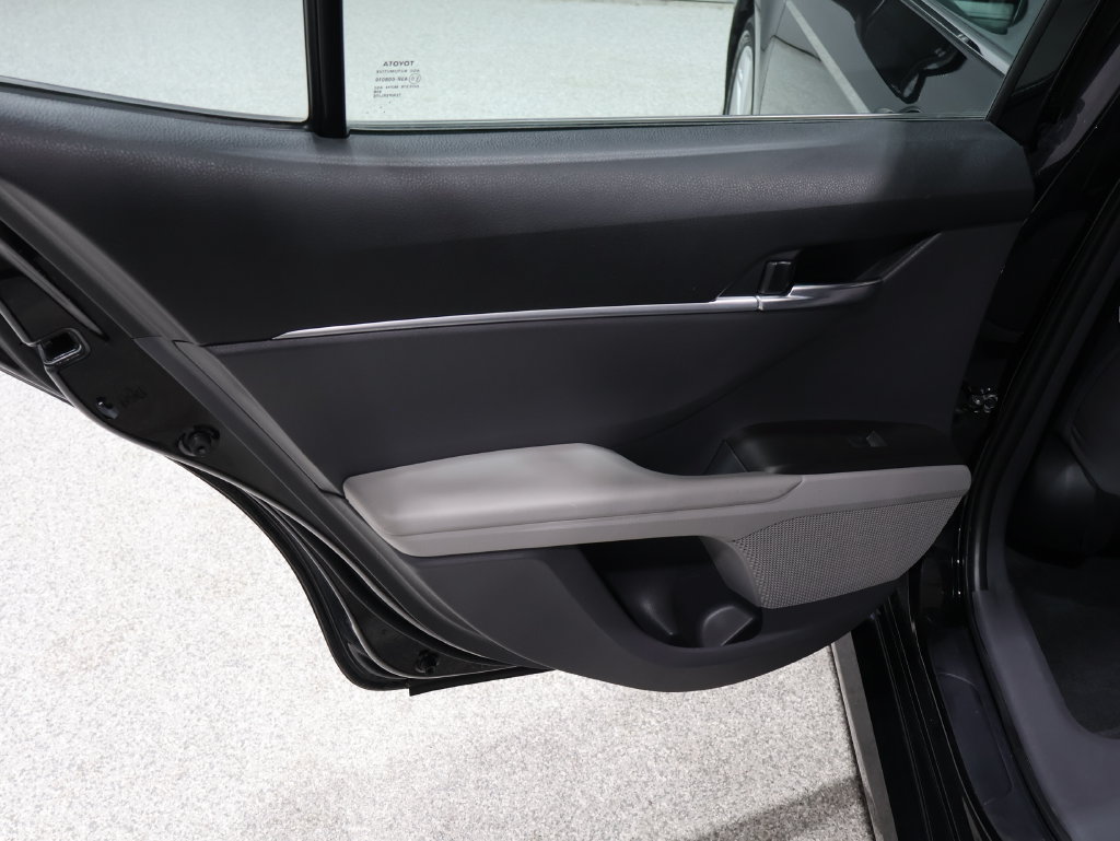 Used 2022 Toyota Camry LE AWD/4WD image 17