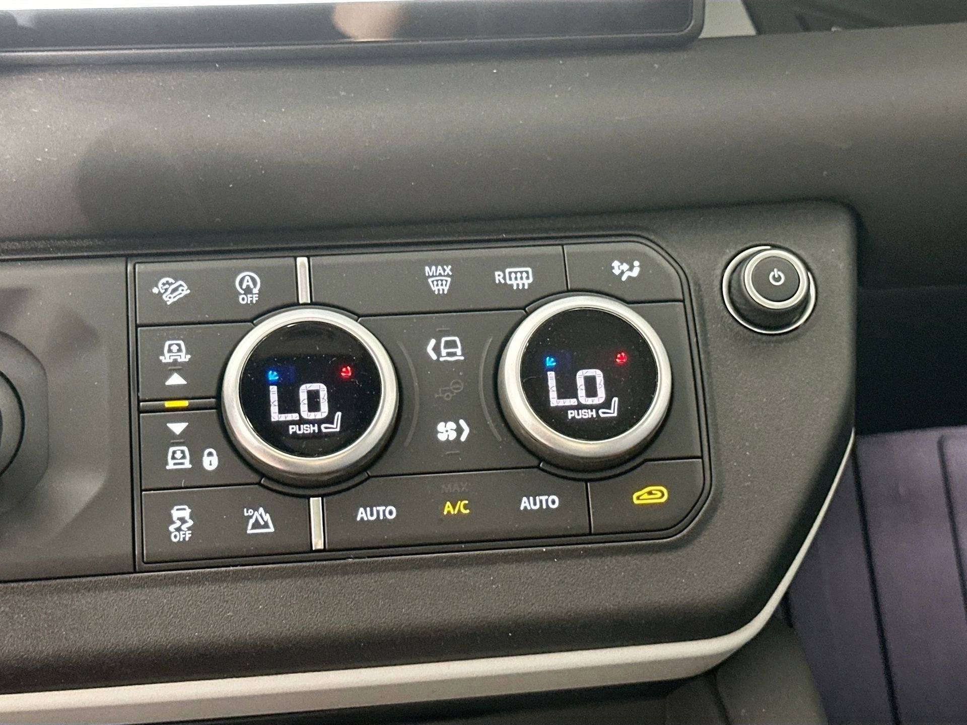 Used 2024 Land Rover Defender 110 S image 13