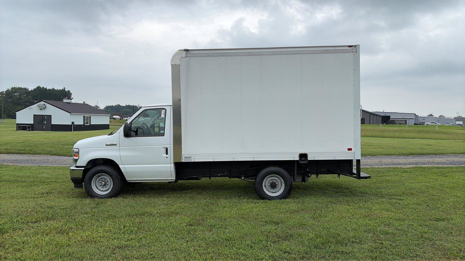 New 2027 Ford E-350 and Econoline 350 Super Duty w/ Power Equipment Group RWD image 2