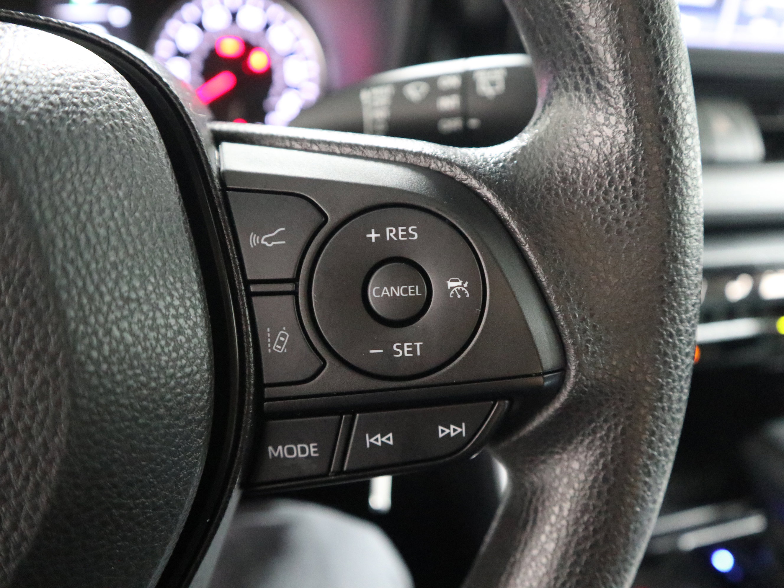 Used 2022 Toyota RAV4 LE image 27