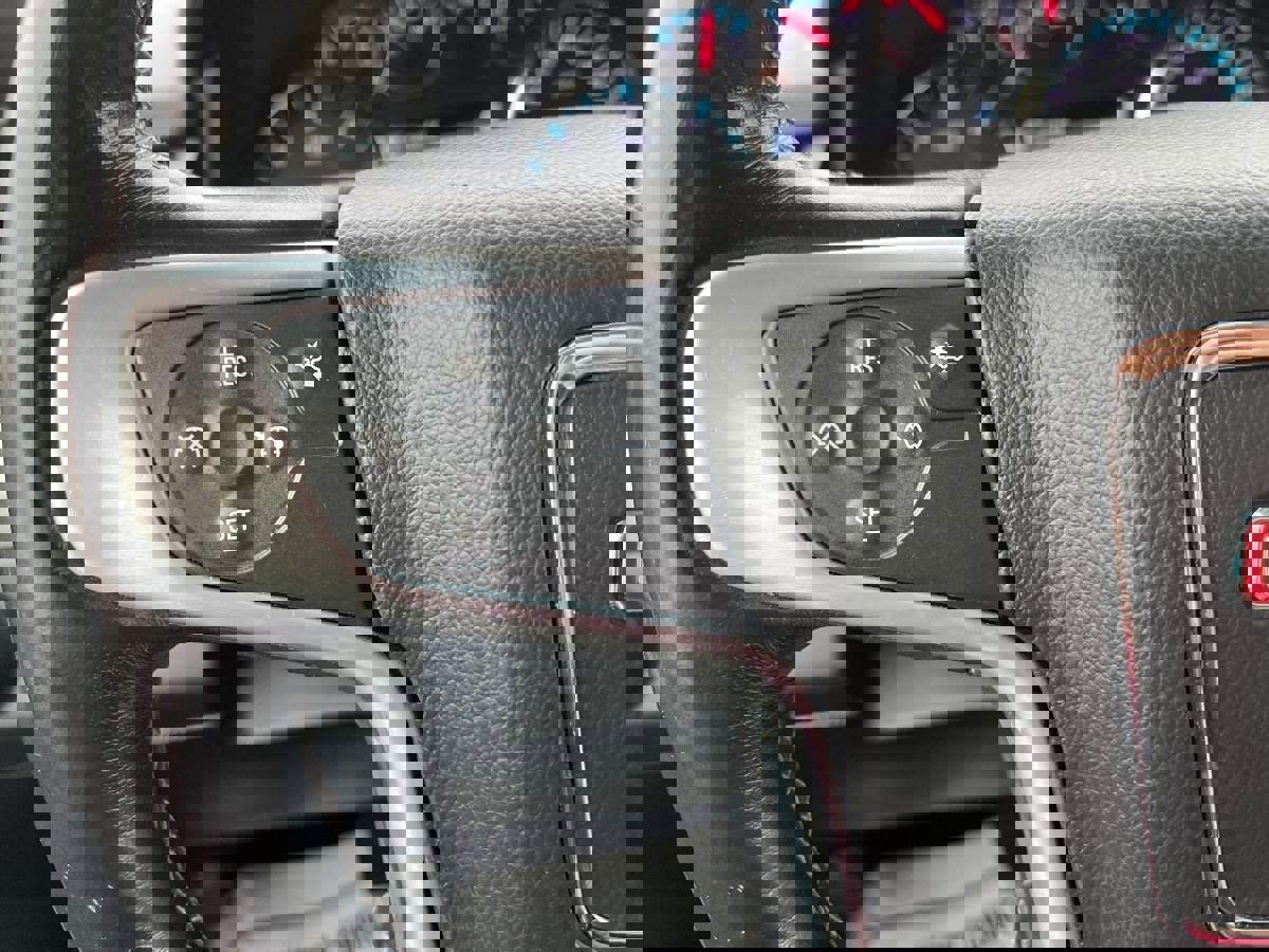 Used 2019 GMC Yukon XL SLE w/ SLE Value Package image 18