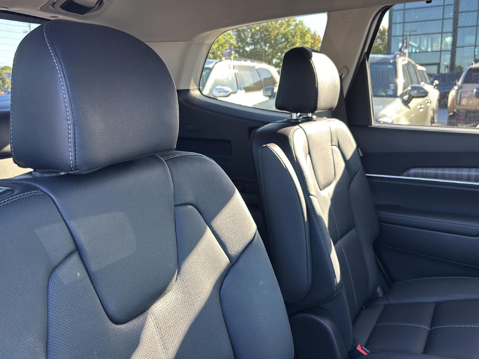 Certified 2025 Kia Telluride EX w/ EX Captain's Chair Package AWD/4WD image 23