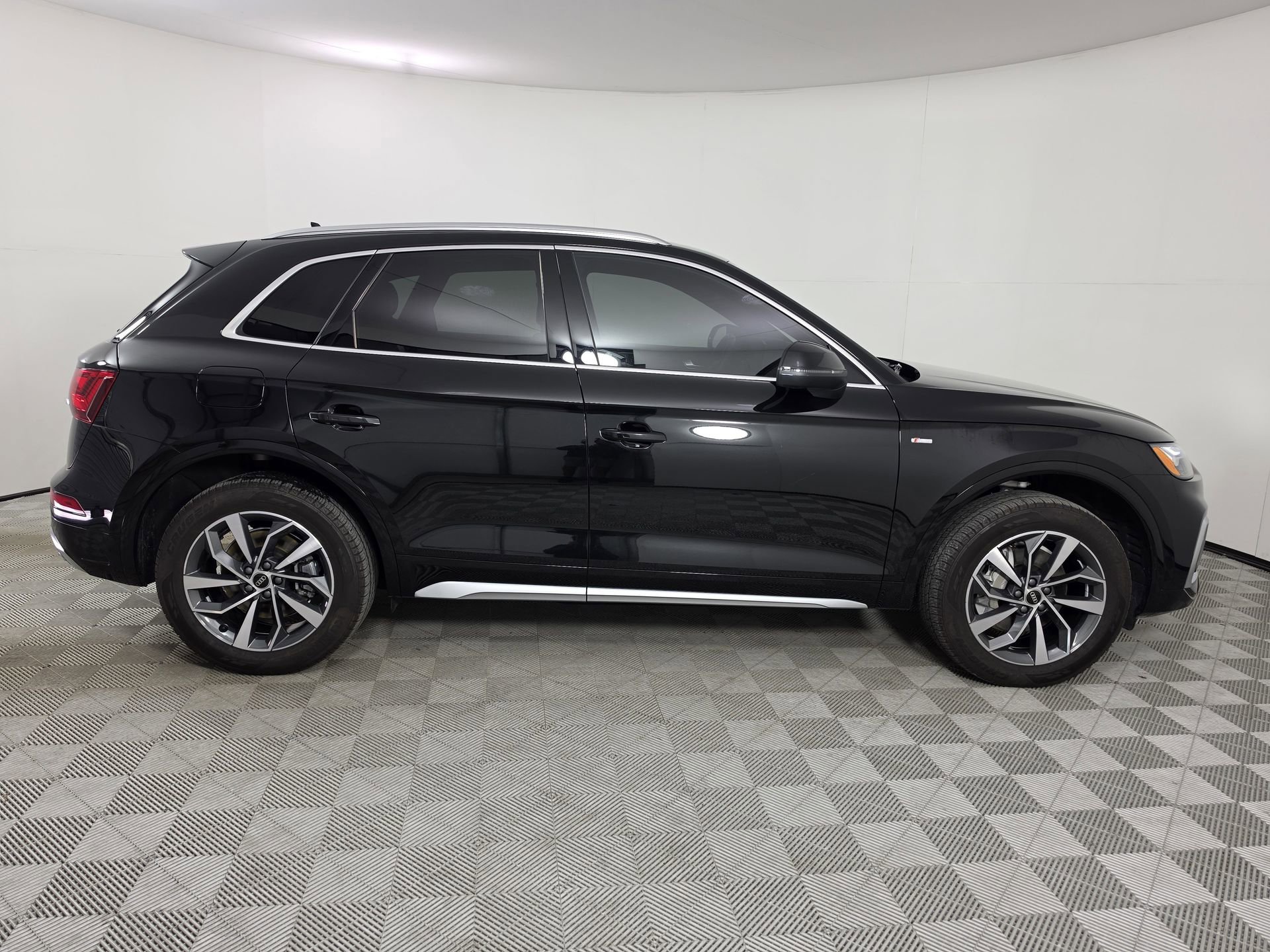 Certified 2023 Audi Q5 2.0T Premium Plus w/ Premium Plus Package AWD/4WD image 8
