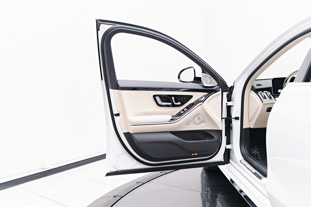 Used 2024 Mercedes-Benz S 580e 4MATIC Sedan image 34