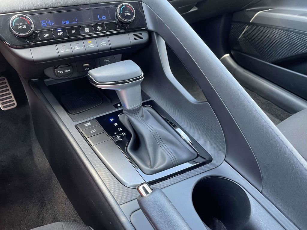 Certified 2025 Hyundai Elantra Sport FWD image 18