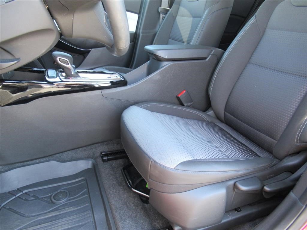 Certified 2025 Chevrolet Trax LT w/ Driver Confidence Package image 20