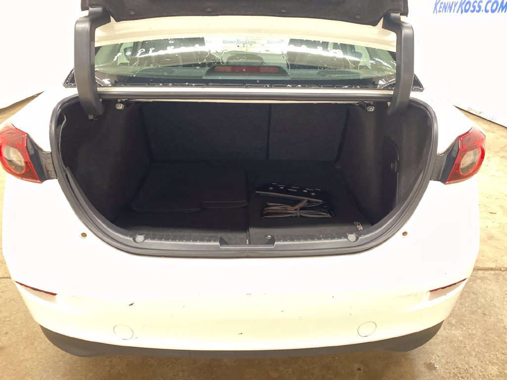 Used 2018 MAZDA MAZDA3 Touring FWD image 17