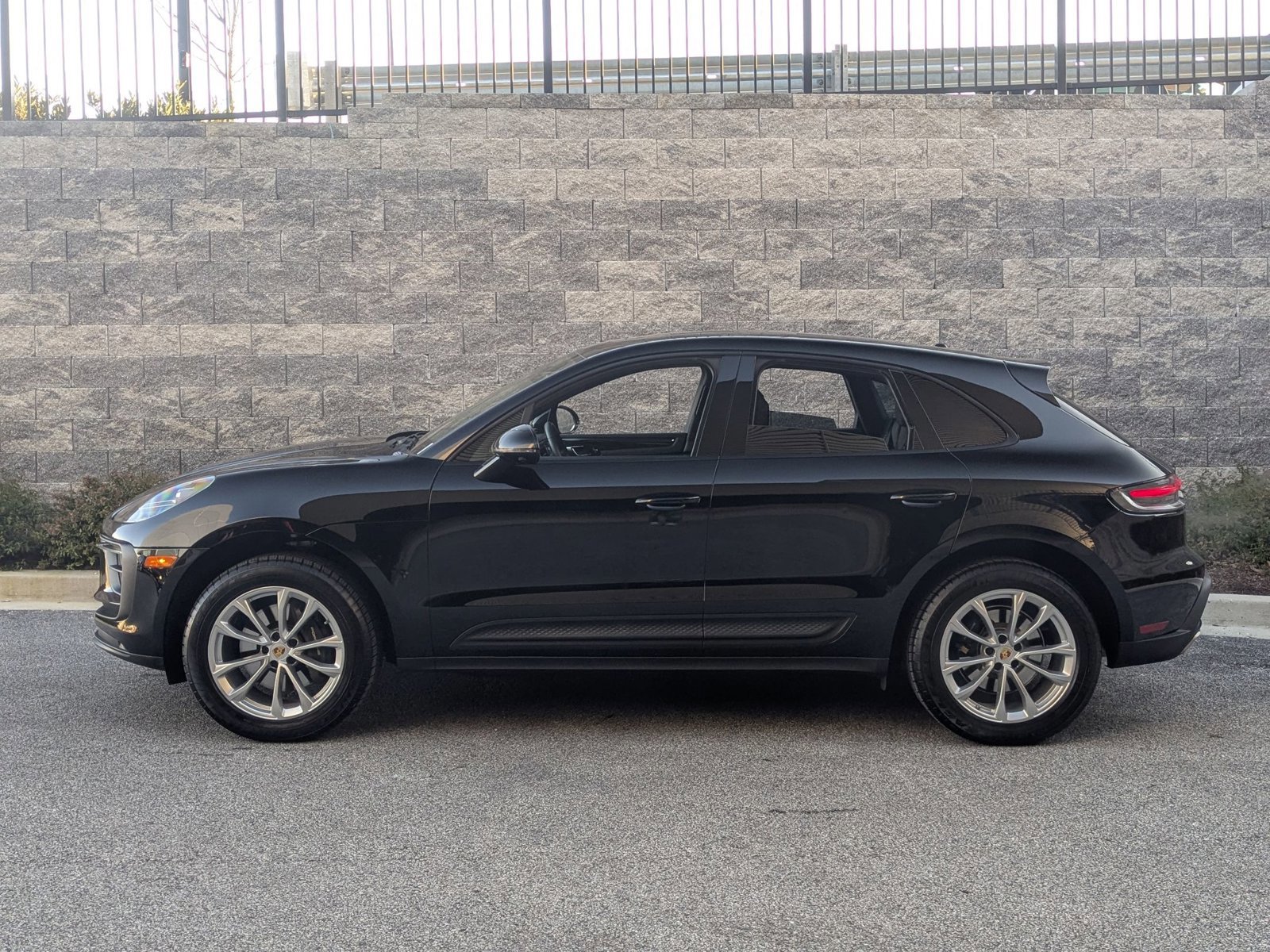 Certified 2025 Porsche Macan video 2