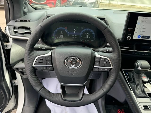 Used 2025 Toyota Sienna Platinum AWD/4WD image 20
