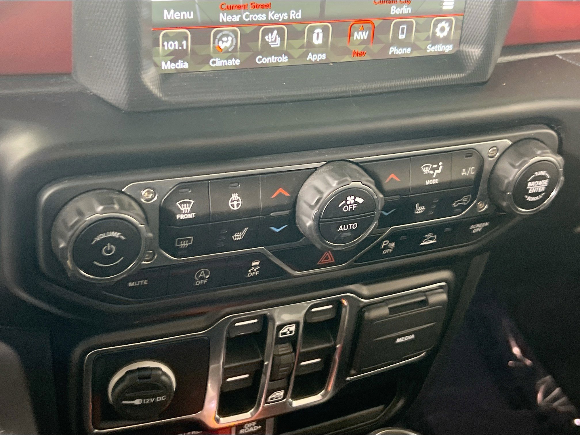 Used 2022 Jeep Wrangler Unlimited Rubicon w/ LED Lighting Group image 16