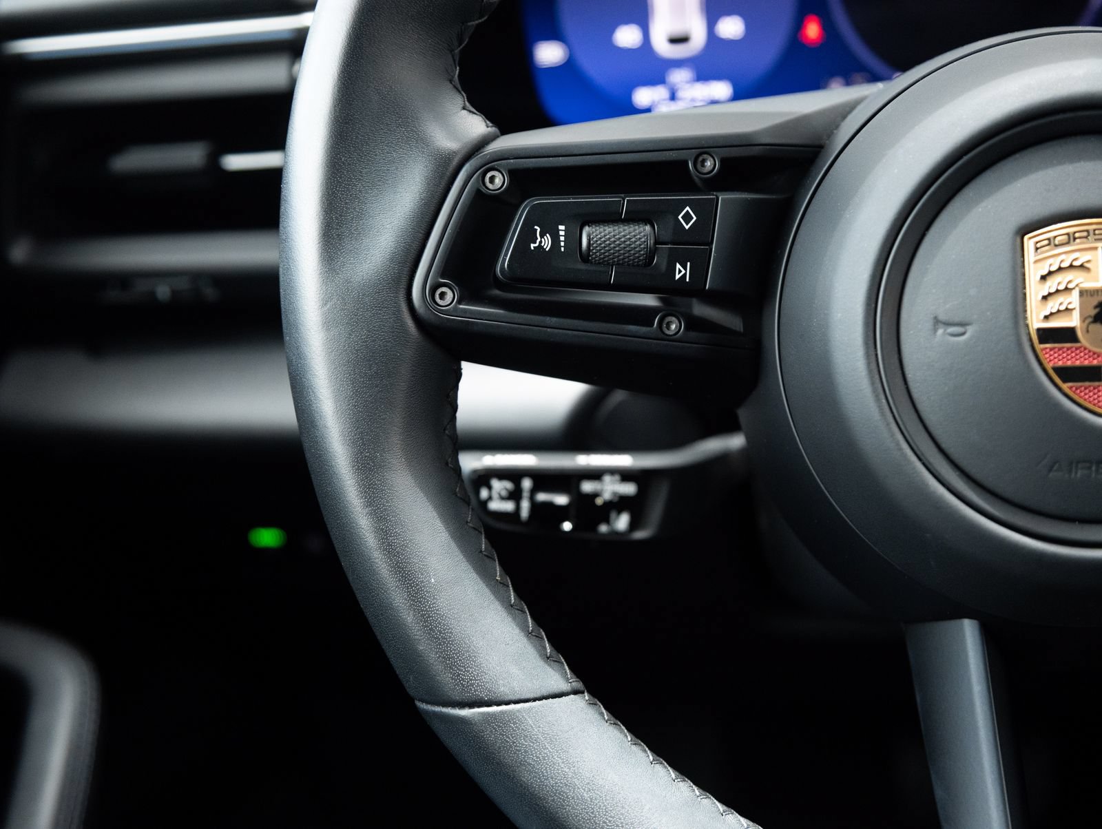 Certified 2025 Porsche Macan Electric RWD image 15