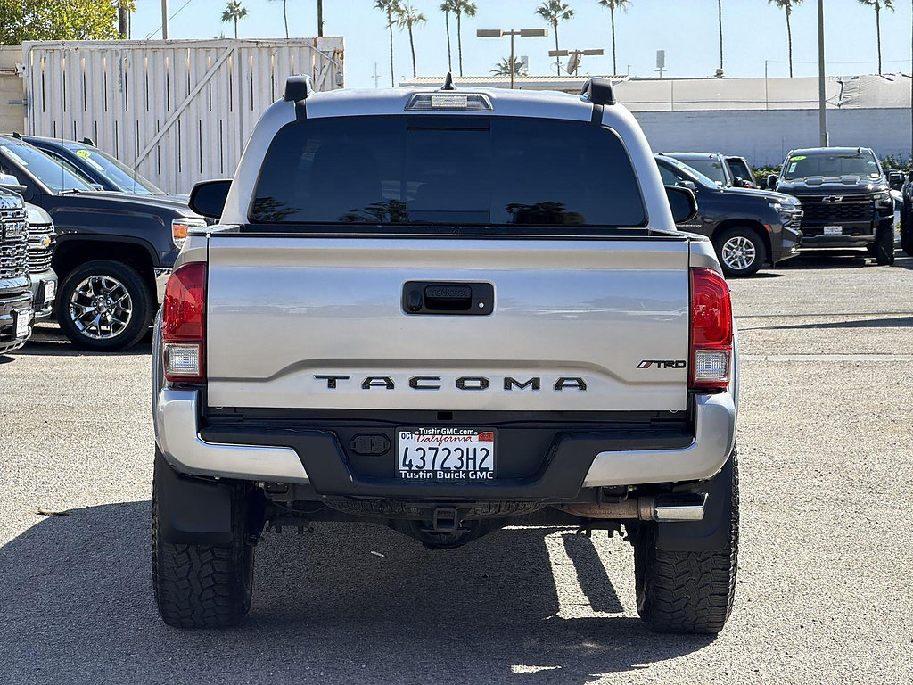 Used 2017 Toyota Tacoma TRD Sport AWD/4WD image 6