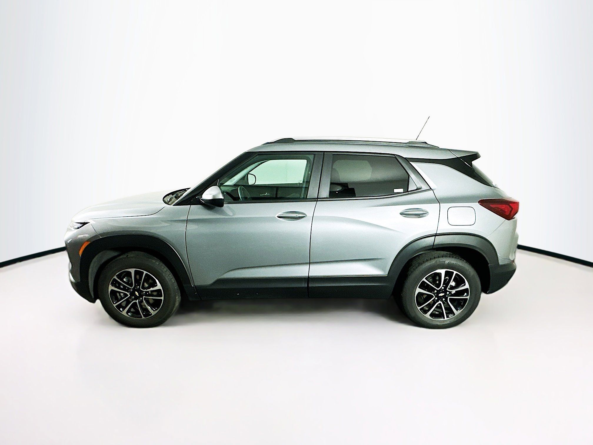 Used 2025 Chevrolet TrailBlazer LT image 4