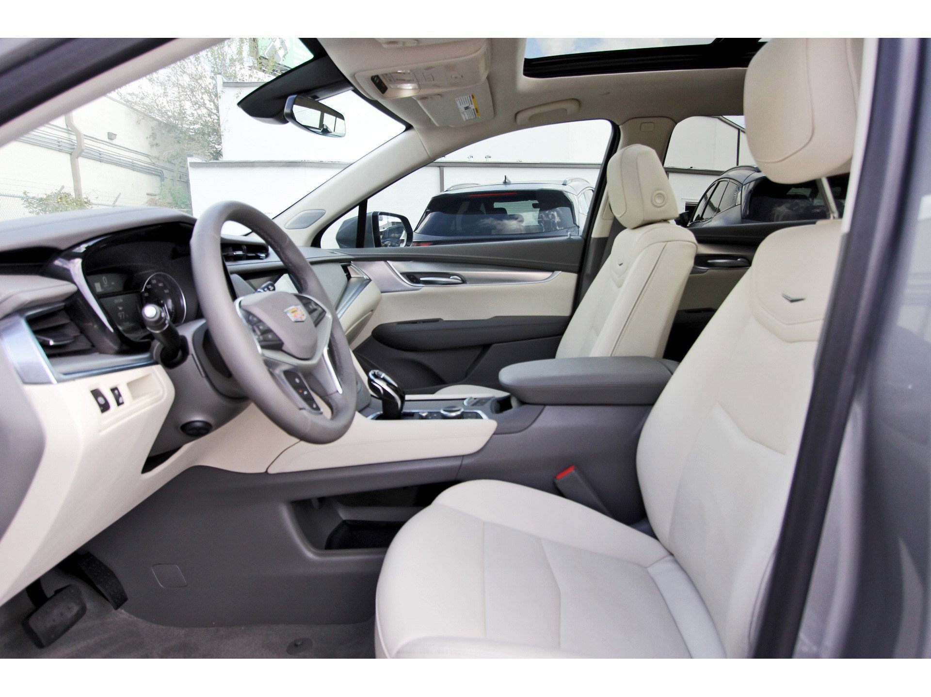 Used 2025 Cadillac XT5 Premium Luxury w/ LPO, Floor Liner Package image 31