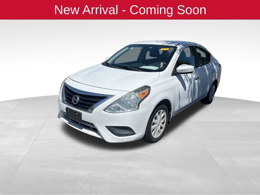 Used 2015 Nissan Versa SV FWD image 1