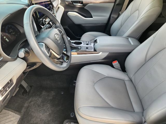 Used 2024 Toyota Highlander Limited image 9