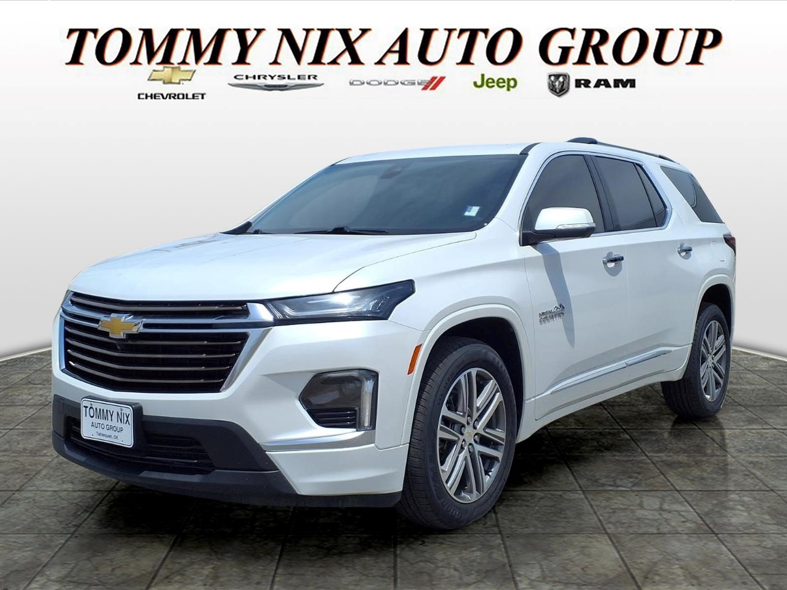 Used 2023 Chevrolet Traverse High Country FWD image 1