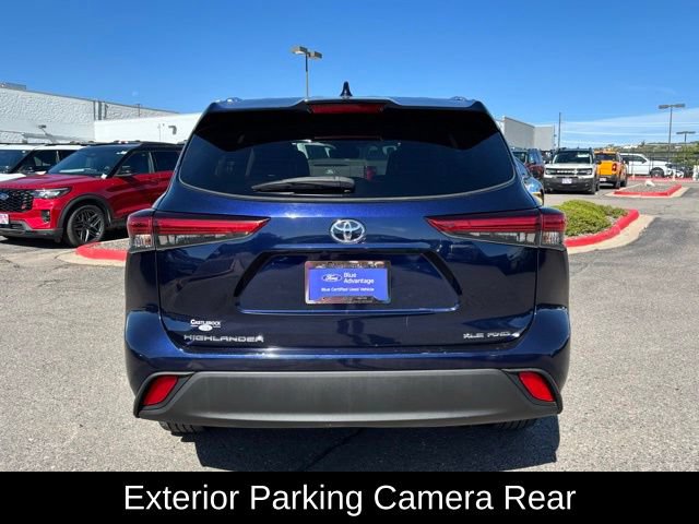 Used 2021 Toyota Highlander XLE AWD/4WD image 4