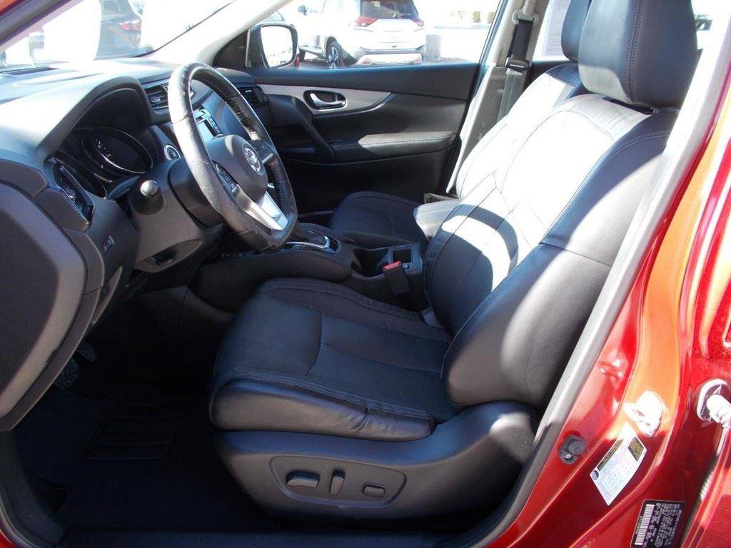 Used 2020 Nissan Rogue Sport SL w/ Premium Package FWD image 17
