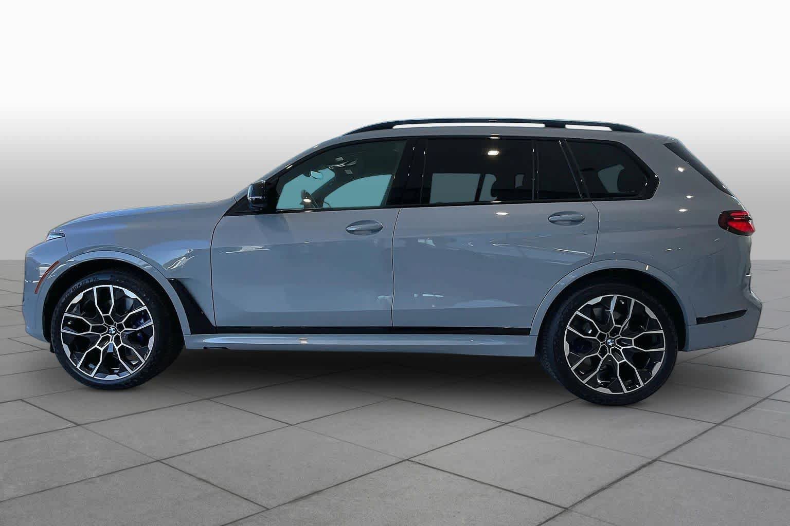 Used 2026 BMW X7 M60i AWD/4WD image 32
