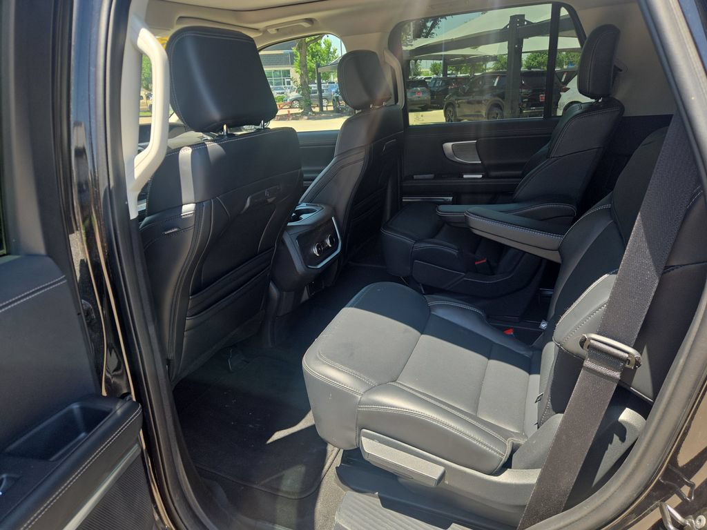 Used 2025 Ford Expedition Platinum AWD/4WD image 15