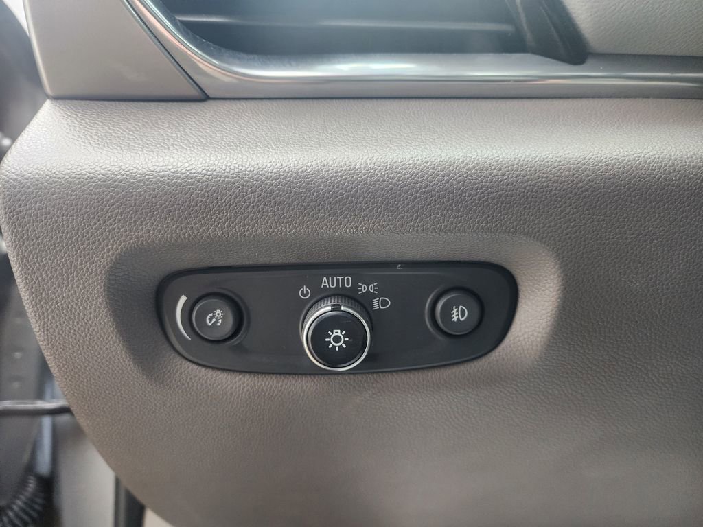 Used 2018 Chevrolet Traverse LT w/ LPO, Floor Liner Package image 36