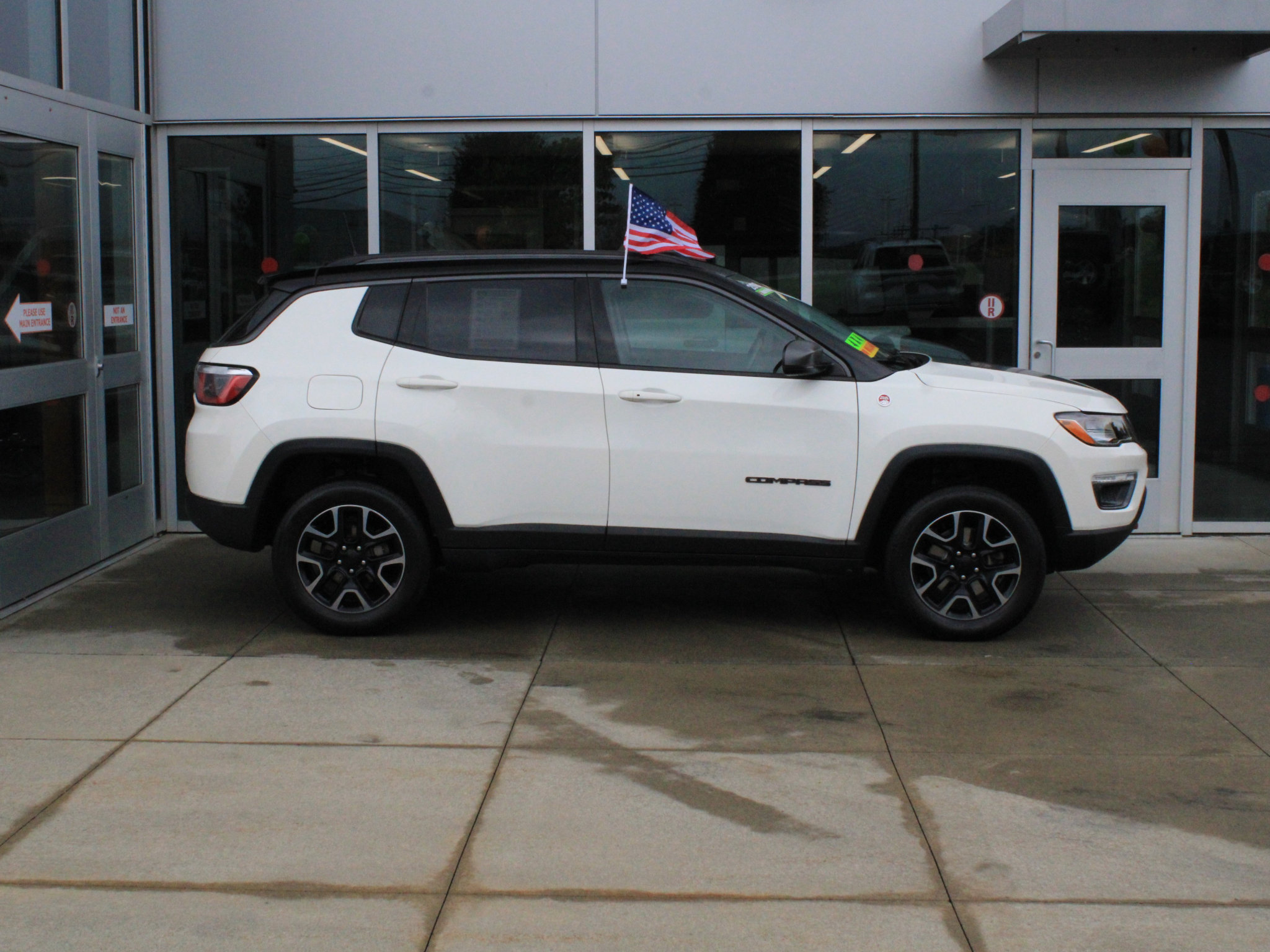 Used 2018 Jeep Compass Trailhawk w/ Cold Weather Group AWD/4WD image 4