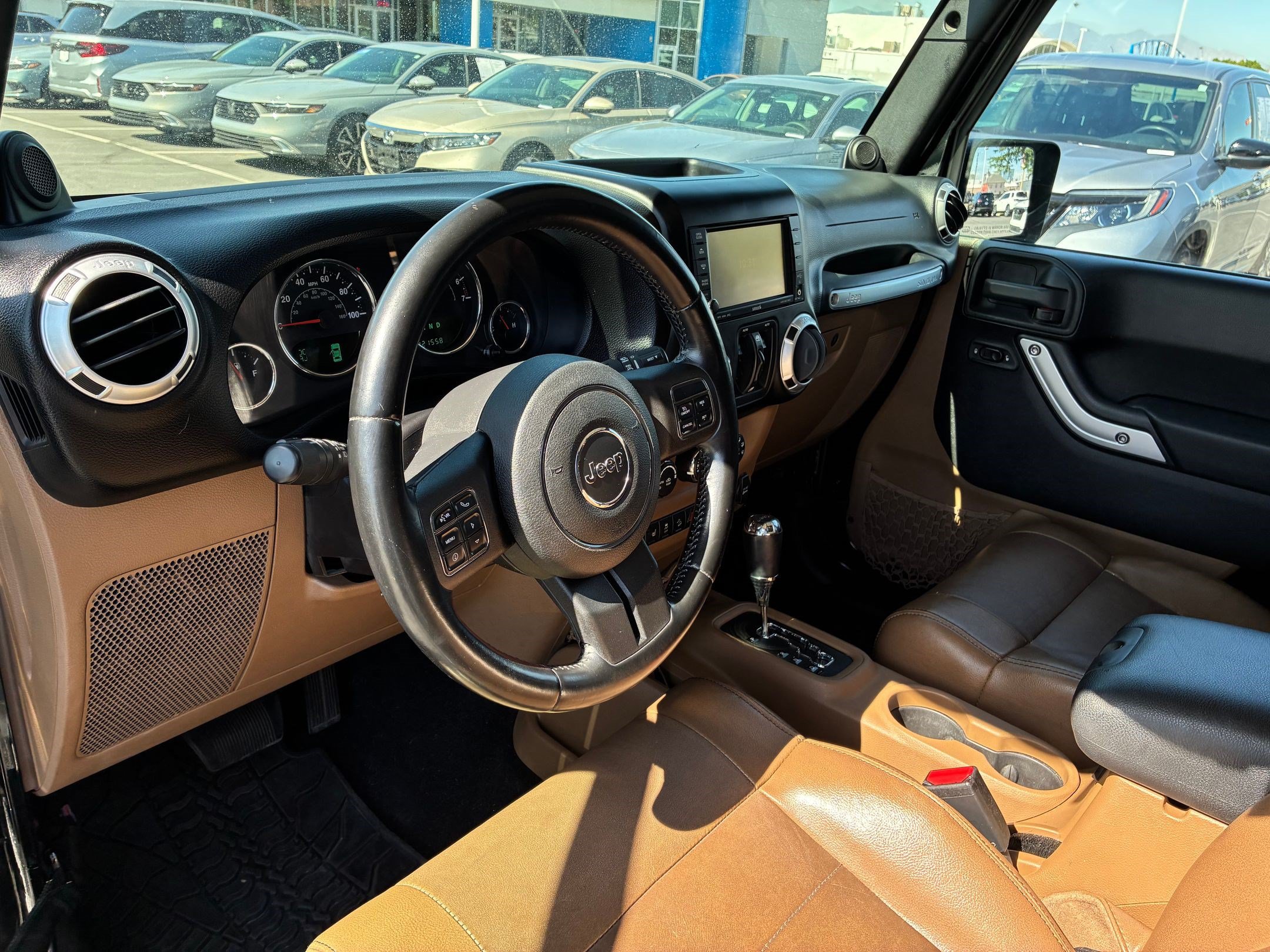Used 2012 Jeep Wrangler Unlimited Sahara w/ Connectivity Group AWD/4WD image 15
