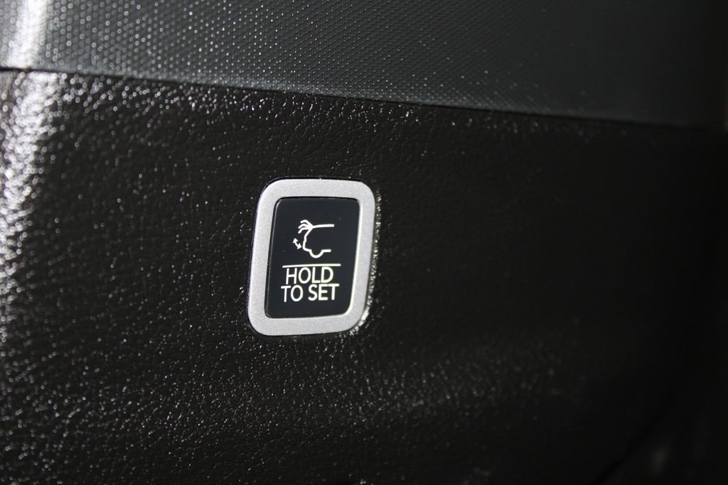 Used 2025 Jeep Wagoneer L Series II w/ 8-pass Seating Package image 27