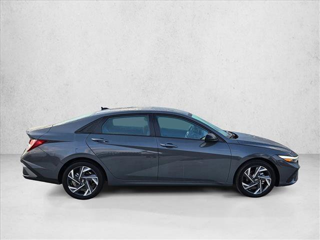 Used 2025 Hyundai Elantra Sport FWD image 4