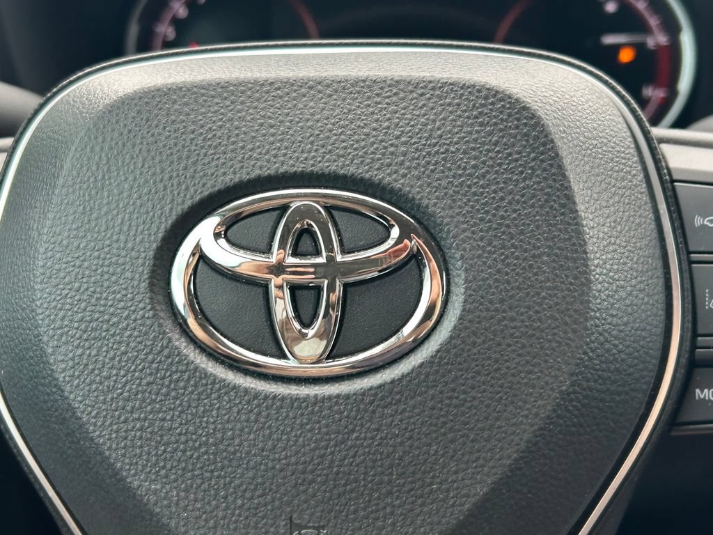 Certified 2022 Toyota RAV4 LE AWD/4WD image 24