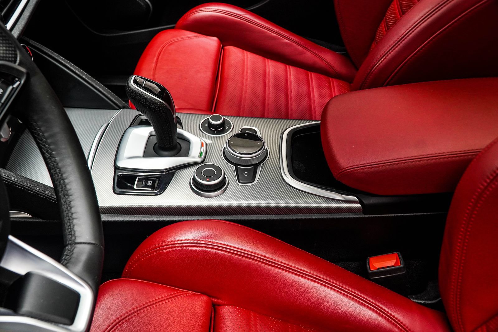 Used 2023 Alfa Romeo Stelvio Veloce AWD/4WD image 16