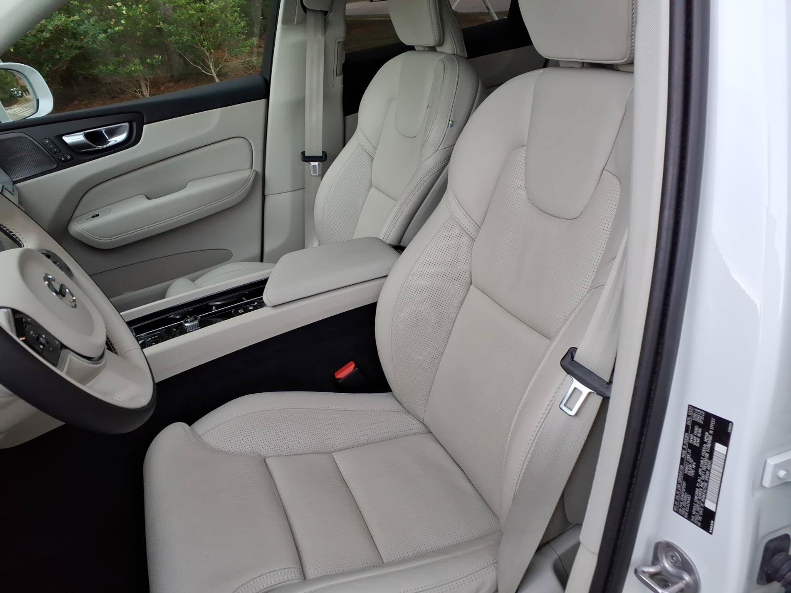 Certified 2023 Volvo XC60 B5 Ultimate w/ Climate Package FWD image 19