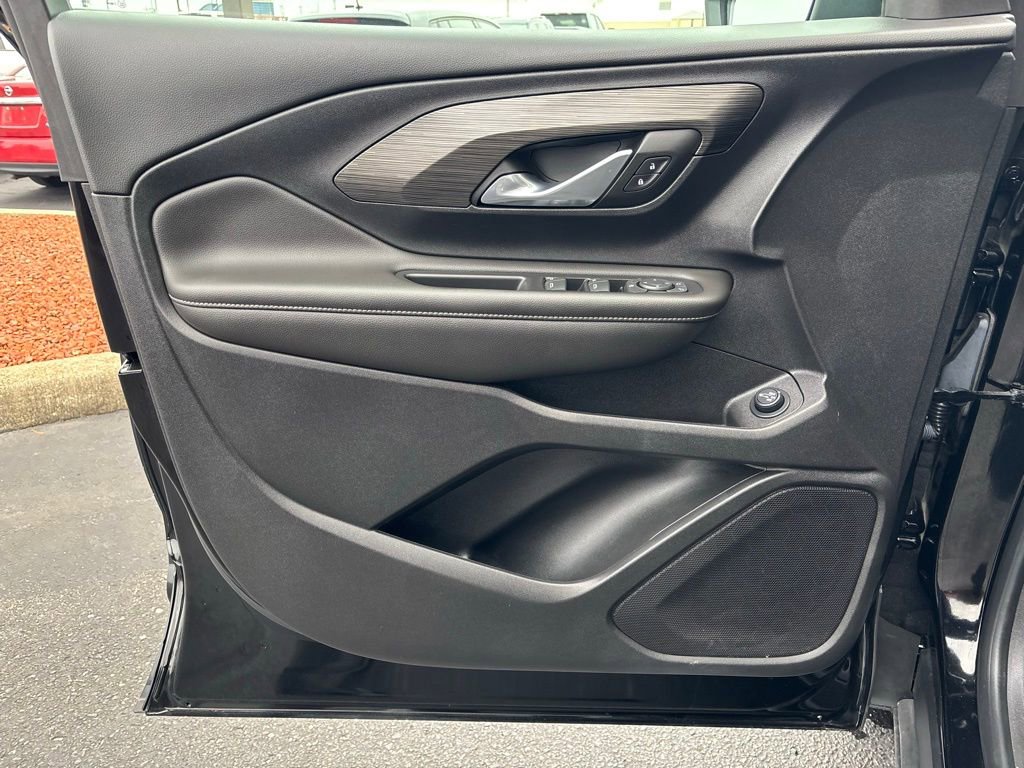 Used 2023 GMC Terrain SLE w/ Driver Convenience Package image 11