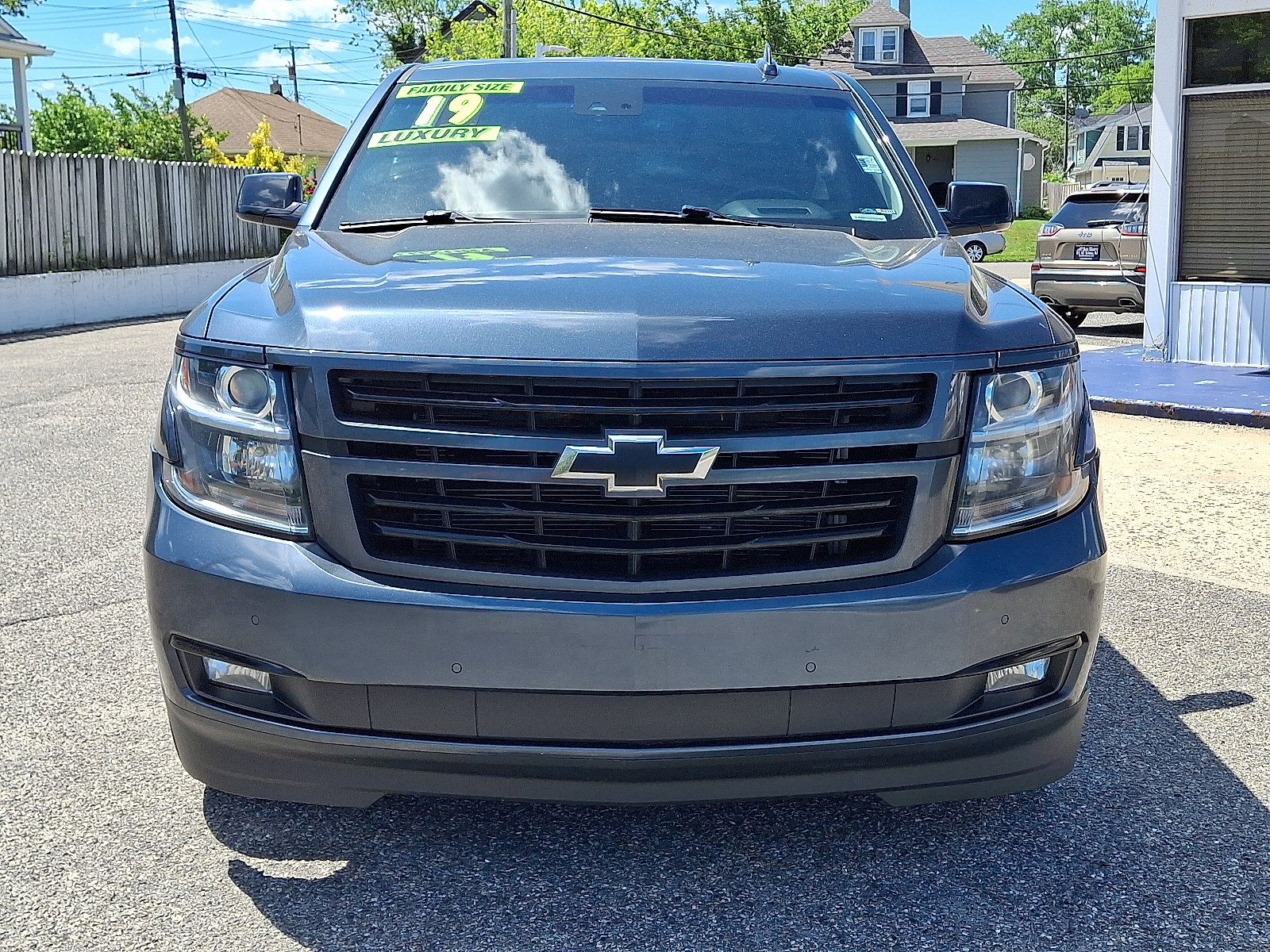 Used 2019 Chevrolet Suburban Premier AWD/4WD image 2