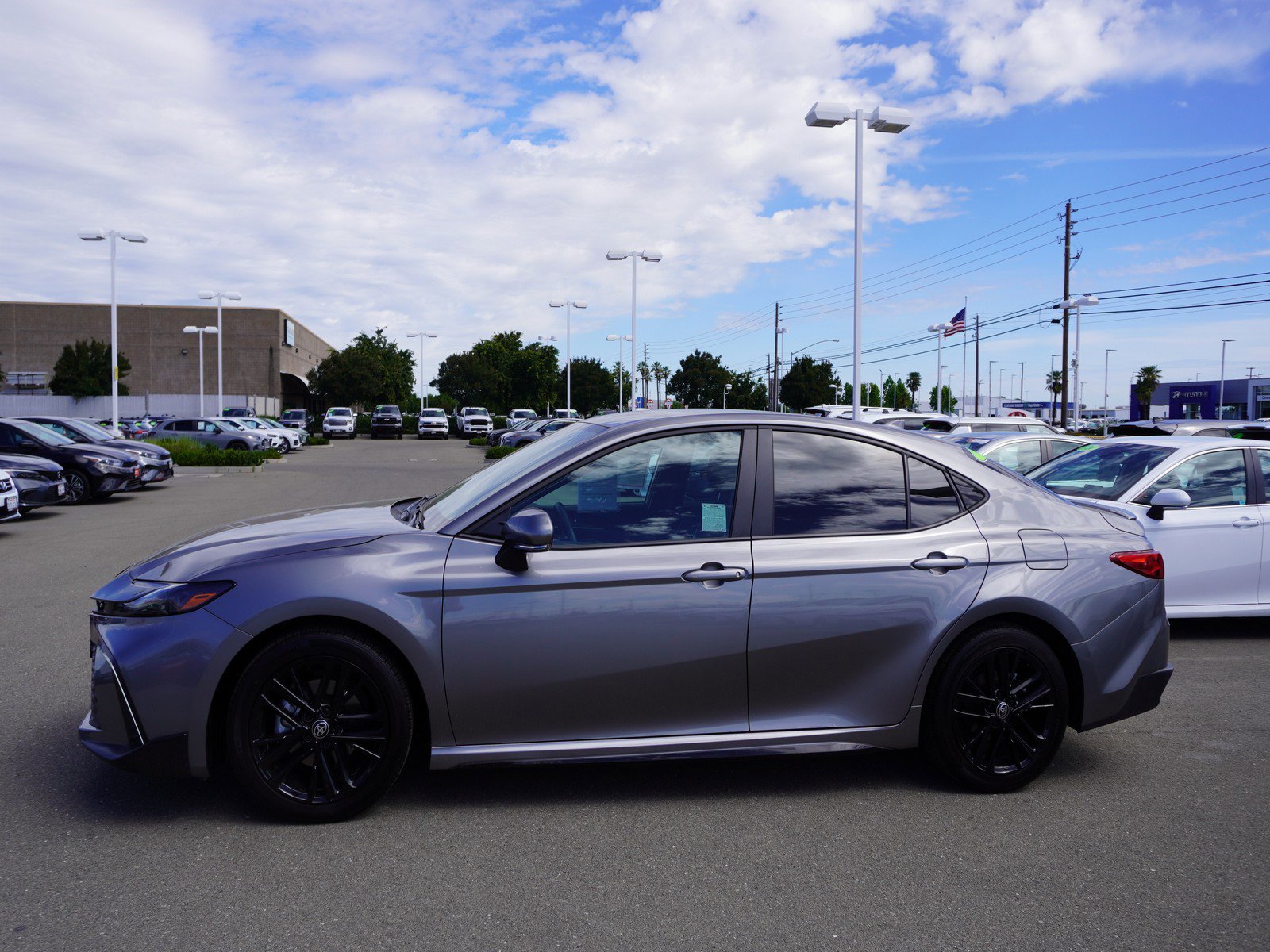 Used 2025 Toyota Camry SE w/ Convenience Package FWD image 6