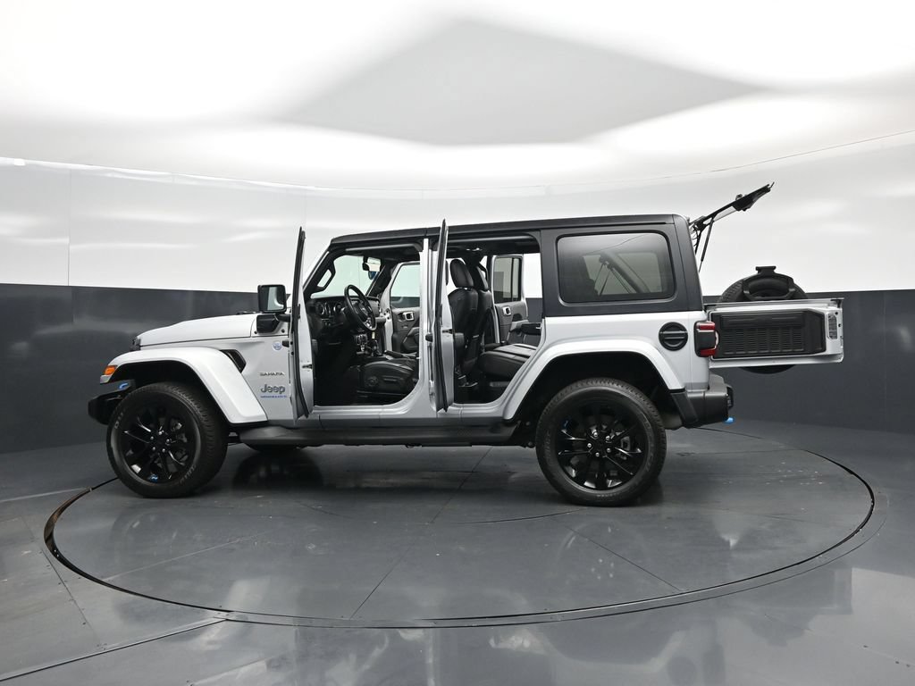 Used 2023 Jeep Wrangler Unlimited Sahara w/ Cold Weather Group AWD/4WD image 33