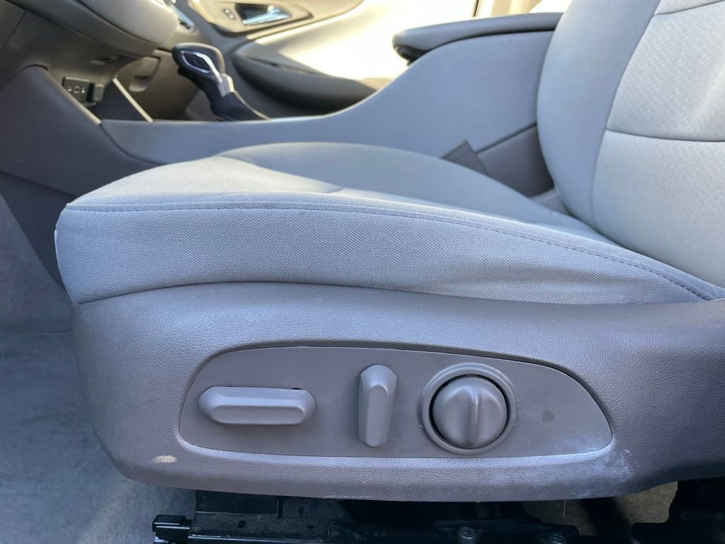 Used 2021 Chevrolet Malibu LT image 24