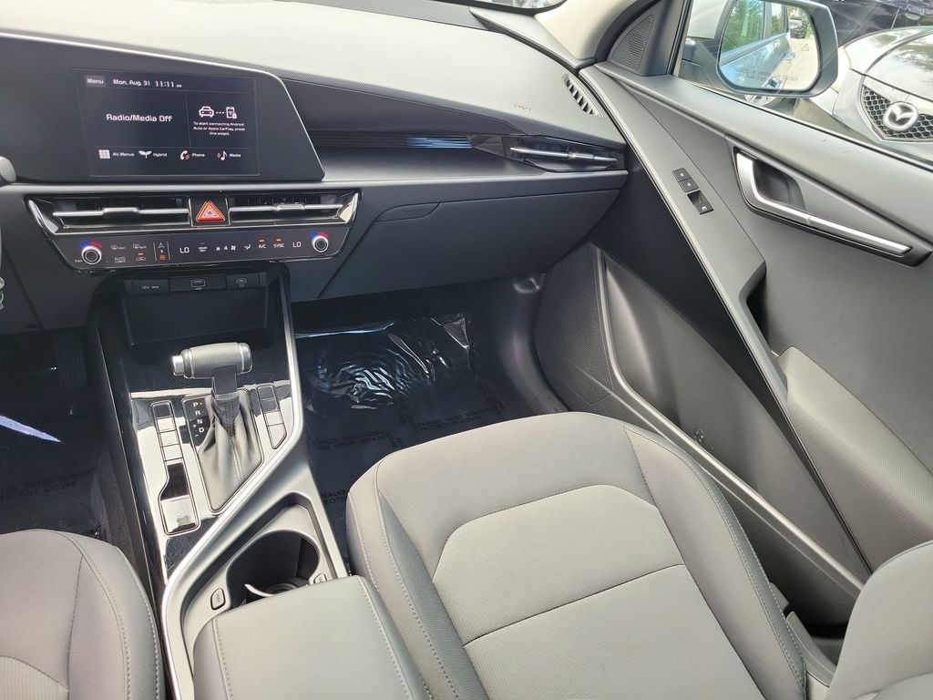 Certified 2025 Kia Niro LX FWD image 28