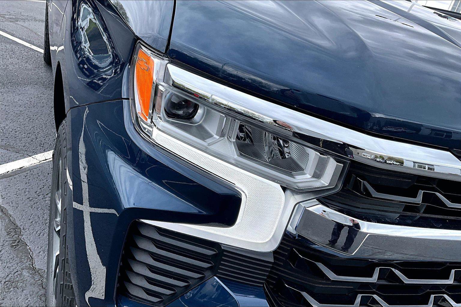 Used 2023 Chevrolet Silverado 1500 LT AWD/4WD image 30