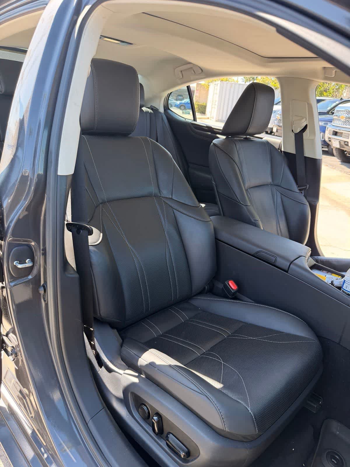 Used 2025 Lexus ES 300h w/ Accessory Package (Z1) FWD image 12